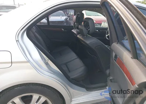 2011 Mercedes-Benz C 300 Luxury 4Matic/Sport 4Matic из США, поврежденный, VIN WDDGF8BB4BR162261